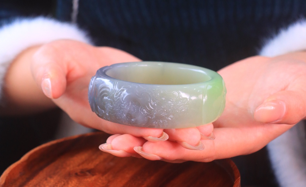 作品：龙行天下·轮胎镯