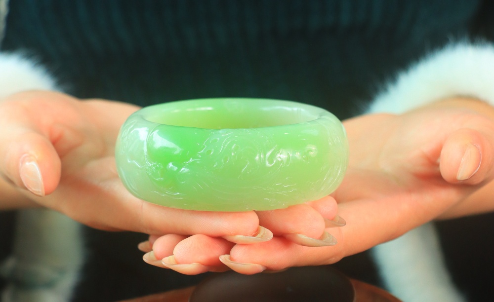 作品：轮胎镯·凤凰涅槃